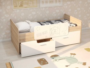 Кровать Умка дуб сонома с белыми ящиками и ограничителем в Бакале - bakal.mebel74.com | фото